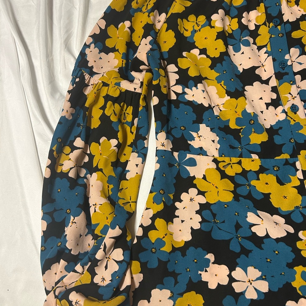 CAbi Favorite Floral Size Small Long Balloon Sleeve Button Up Blouse - Picture 4 of 12